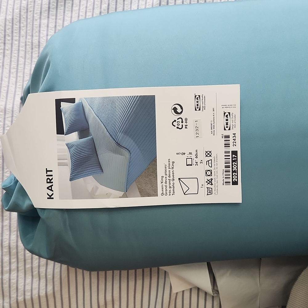 NWT: Queen / King  teal coverlet